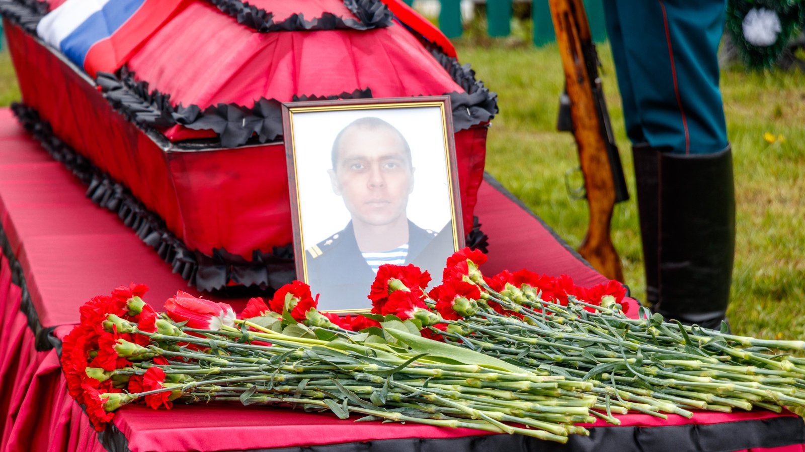 В Татарстане простились с погибшим санитаром десантной бригады