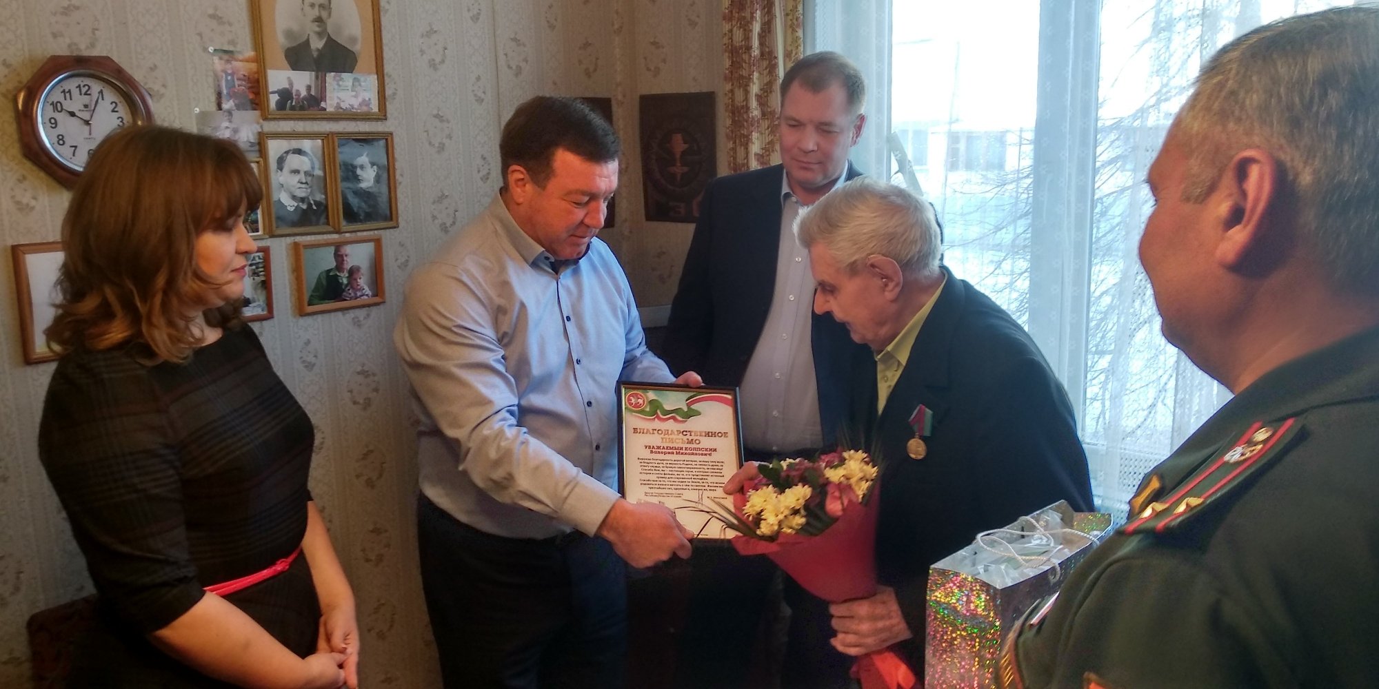 Марсель Мингалимов, военком и Консул Беларуси вручили медаль участнику ВОВ