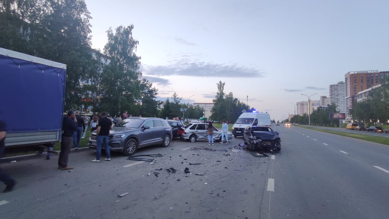 В ДТП с четырьмя автомобилями около «Сердца города» пострадал подросток (фото)