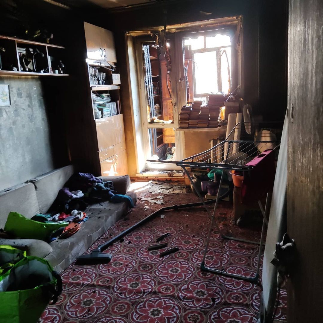 В Челнах во время пожара дотла сгорела квартира известного фотографа (видео)