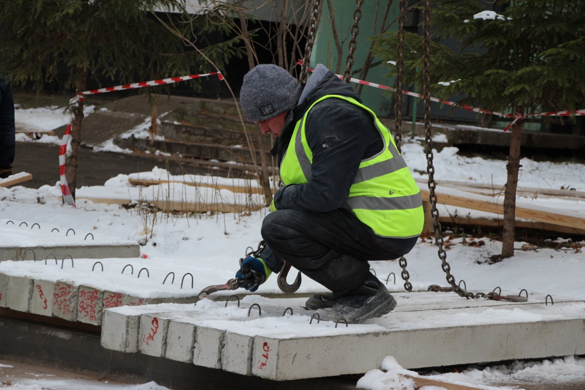 ЧП на стройке жилого комплекса: с высоты рухнула балка 26.01.2022