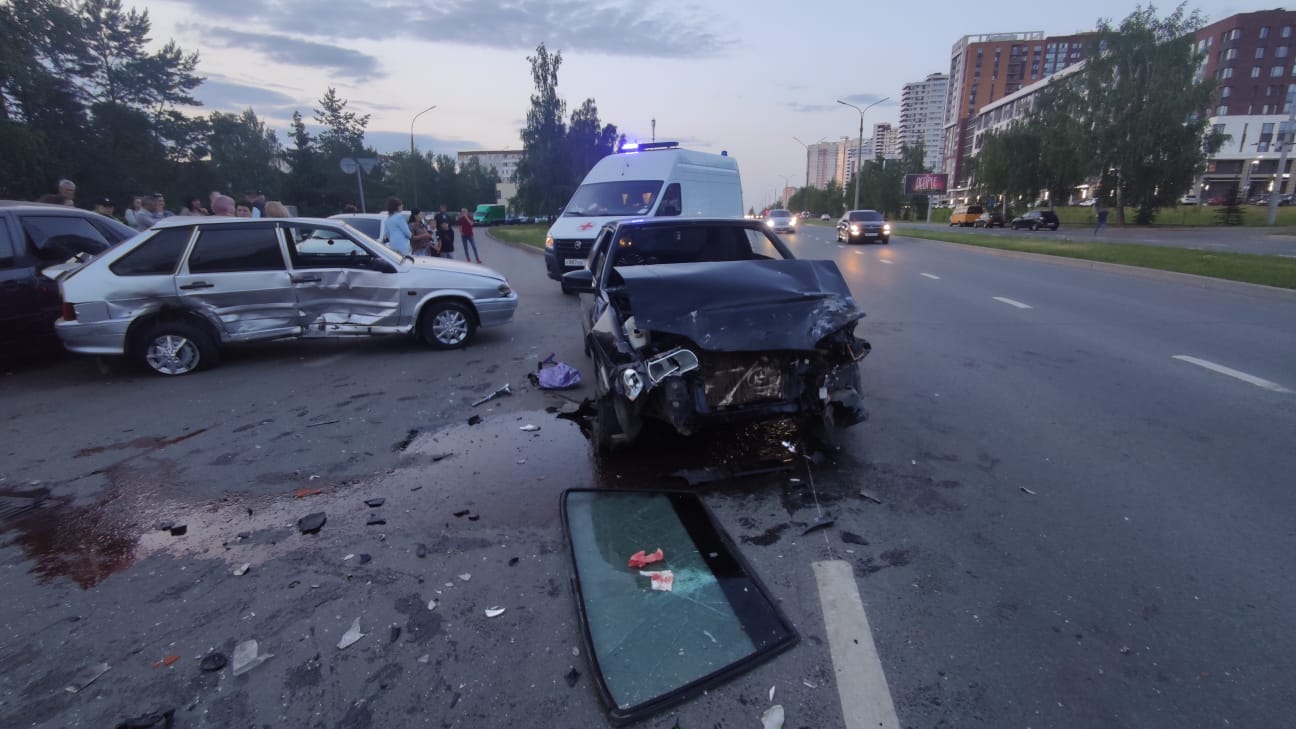 В ДТП с четырьмя автомобилями около «Сердца города» пострадал подросток (фото)