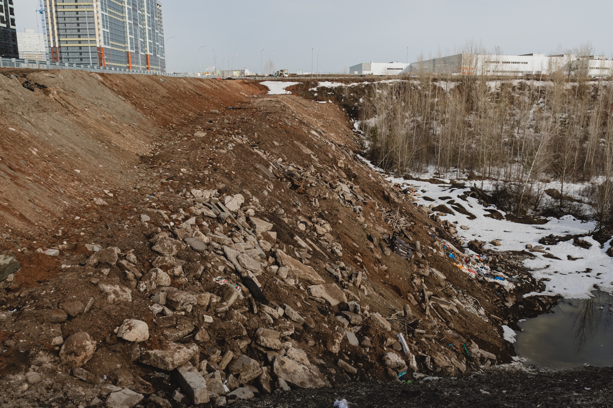 Как идет засыпка карьера у Элеваторной Горы (фото)