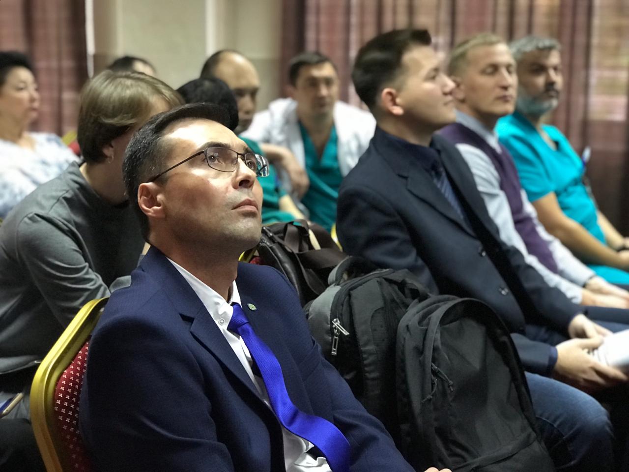 В БСМП известный в России кардиохирург провел операцию в прямом эфире