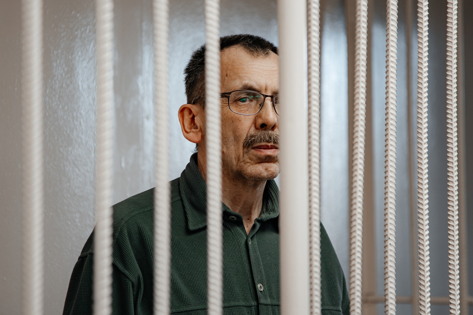 «Данная мера пресечения тоже излишне суровая. Но в настоящее время из двух зол выбираем меньшее»
