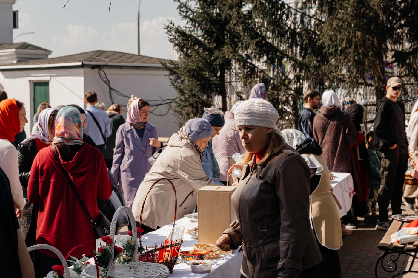 Фото: как в храмах Челнов освящают куличи на Пасху