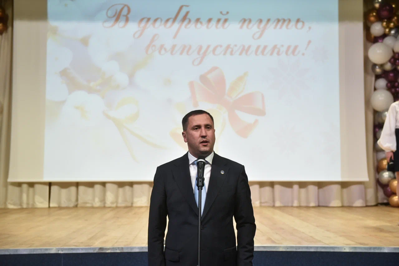 «Я занимаюсь этим без зарплаты, он тоже будет без зарплаты. Важно сейчас, чтобы хоккейный клуб играл хорошо»