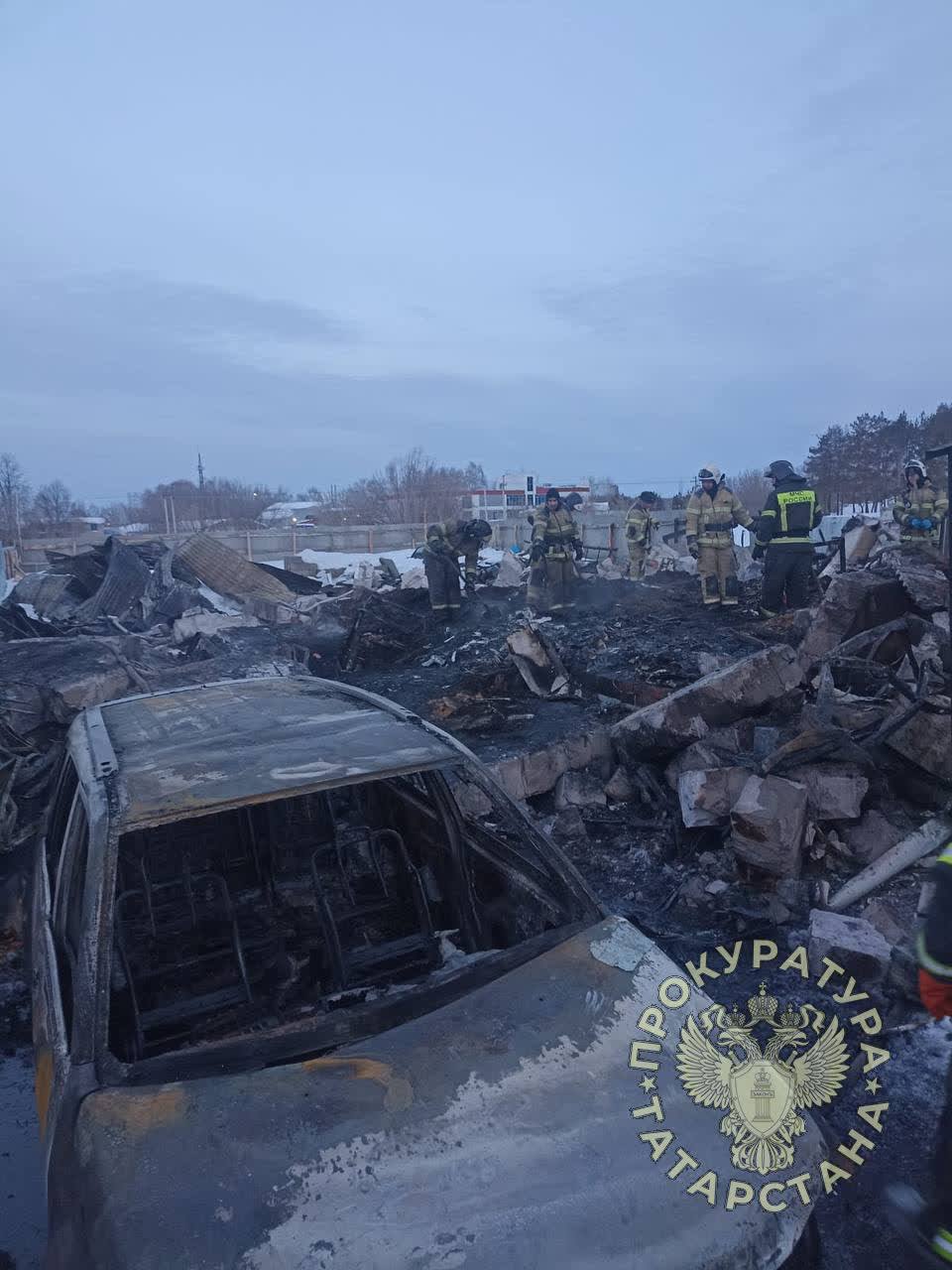 МЧС: 12-летняя девочка погибла во время пожара в Елабуге, второго ребенка ищут