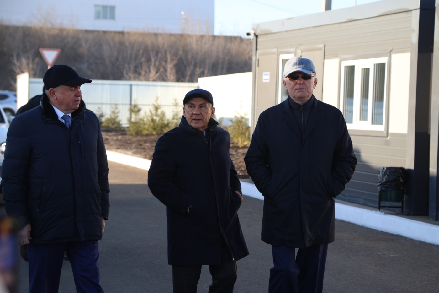 Фото: как Минниханов вручал Челнам новые автобусы большой вместимости