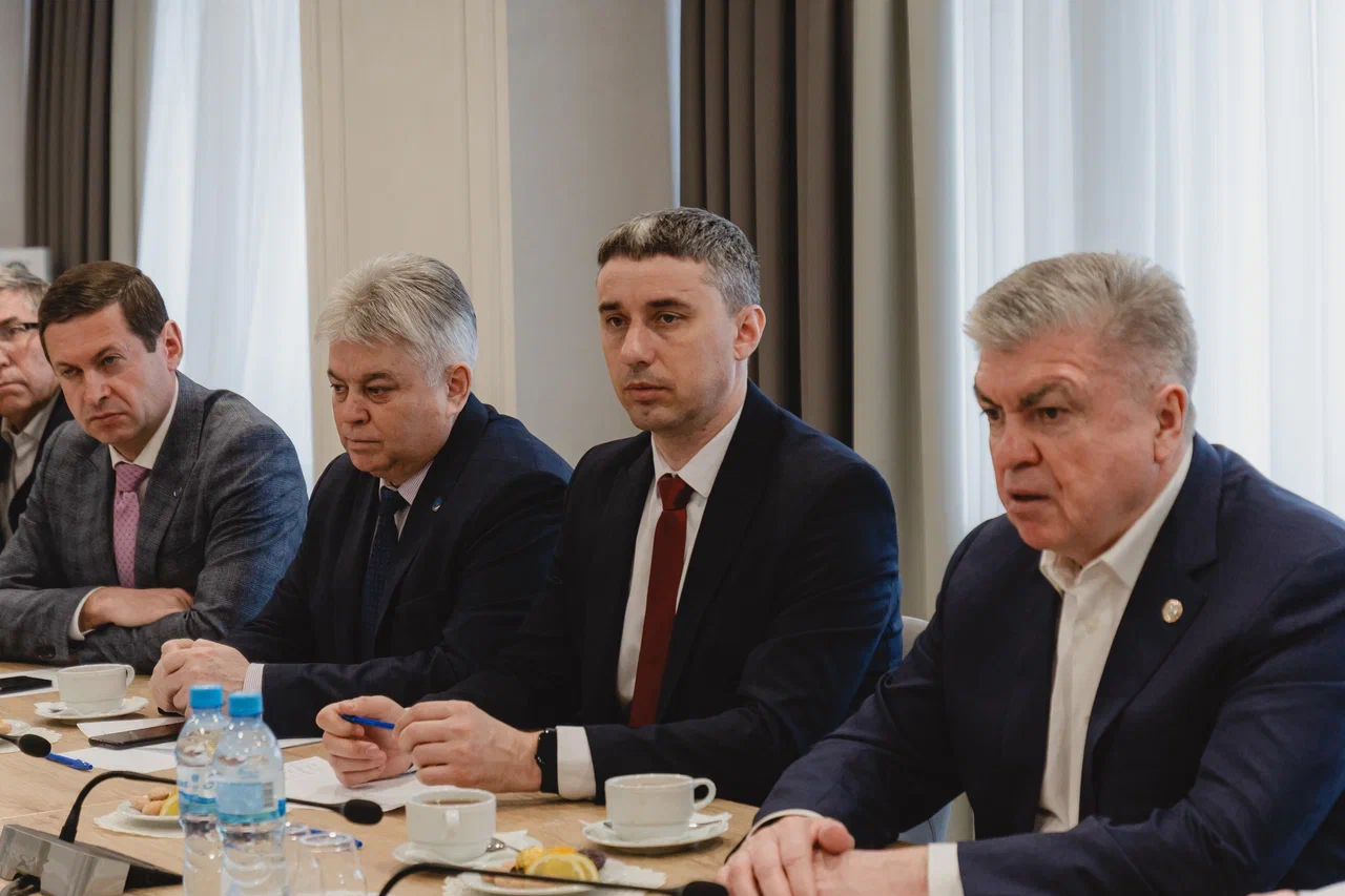 «Пейте чай. Это не просьба, а приказ»: мэр встретился с бойцами СВО
