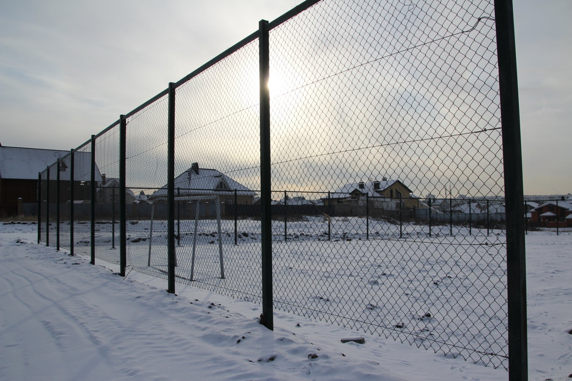 В 68-м комплексе убирают следы провальной стройки (фото)