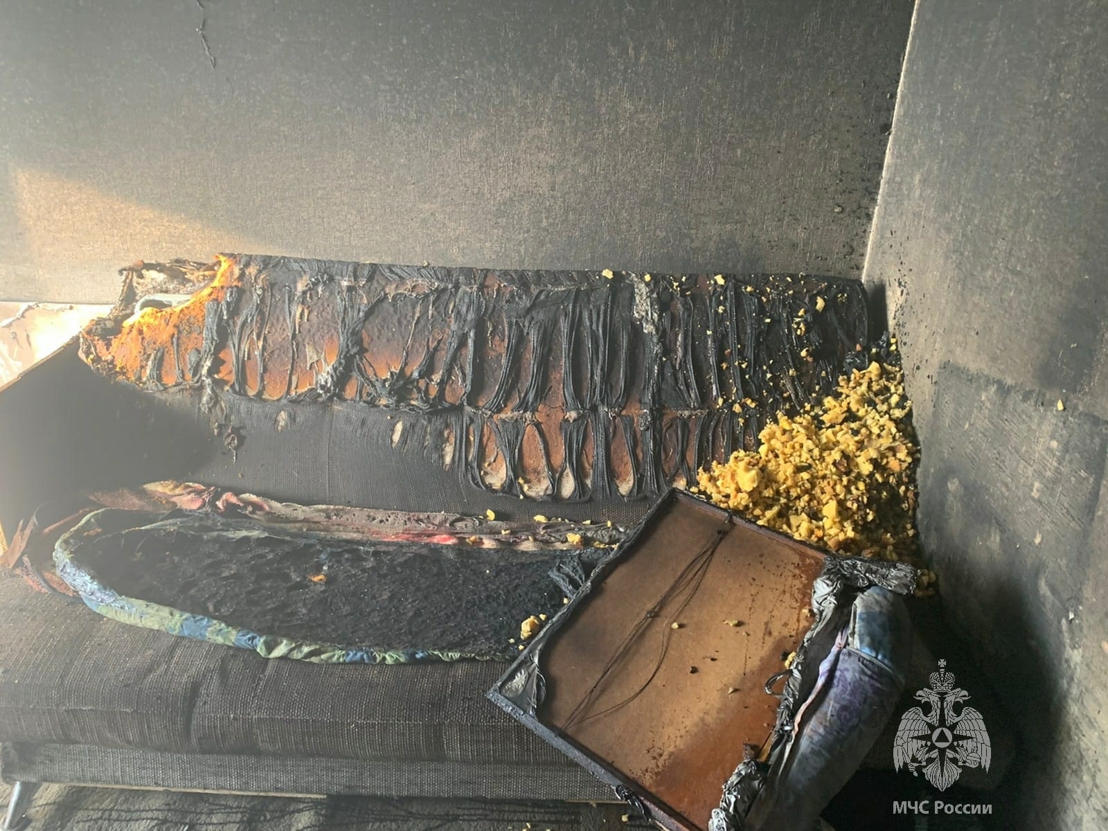 На пожаре в Замелекесье спасли беременную женщину и пенсионерку