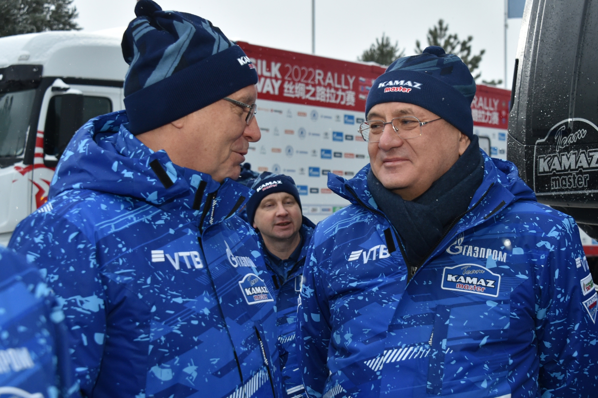 «Шәп бара!»: Минниханов протестировал новые гоночные грузовики «КАМАЗ-мастер» 