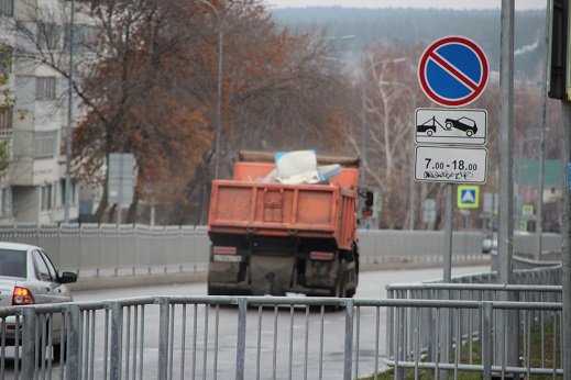 Третий день после трагедии в 48/20: людей пустили в разрушенный подъезд. Фото 