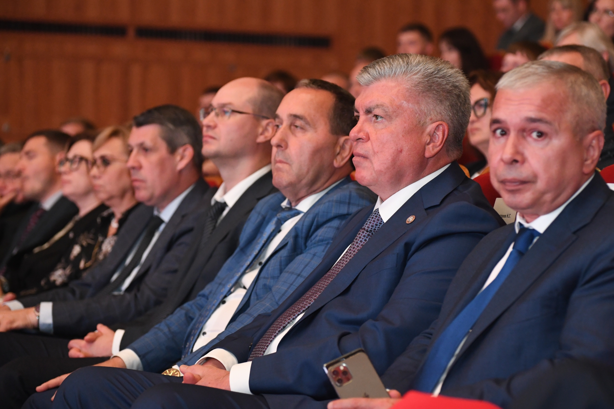 Рустам Минниханов обратился к работникам машиностроительного комплекса