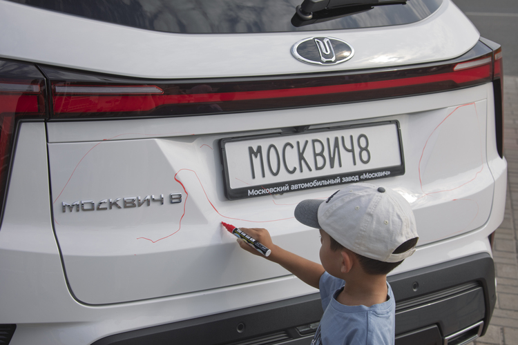 Челнинец стал лучшим водителем автобуса и получил «Москвич»