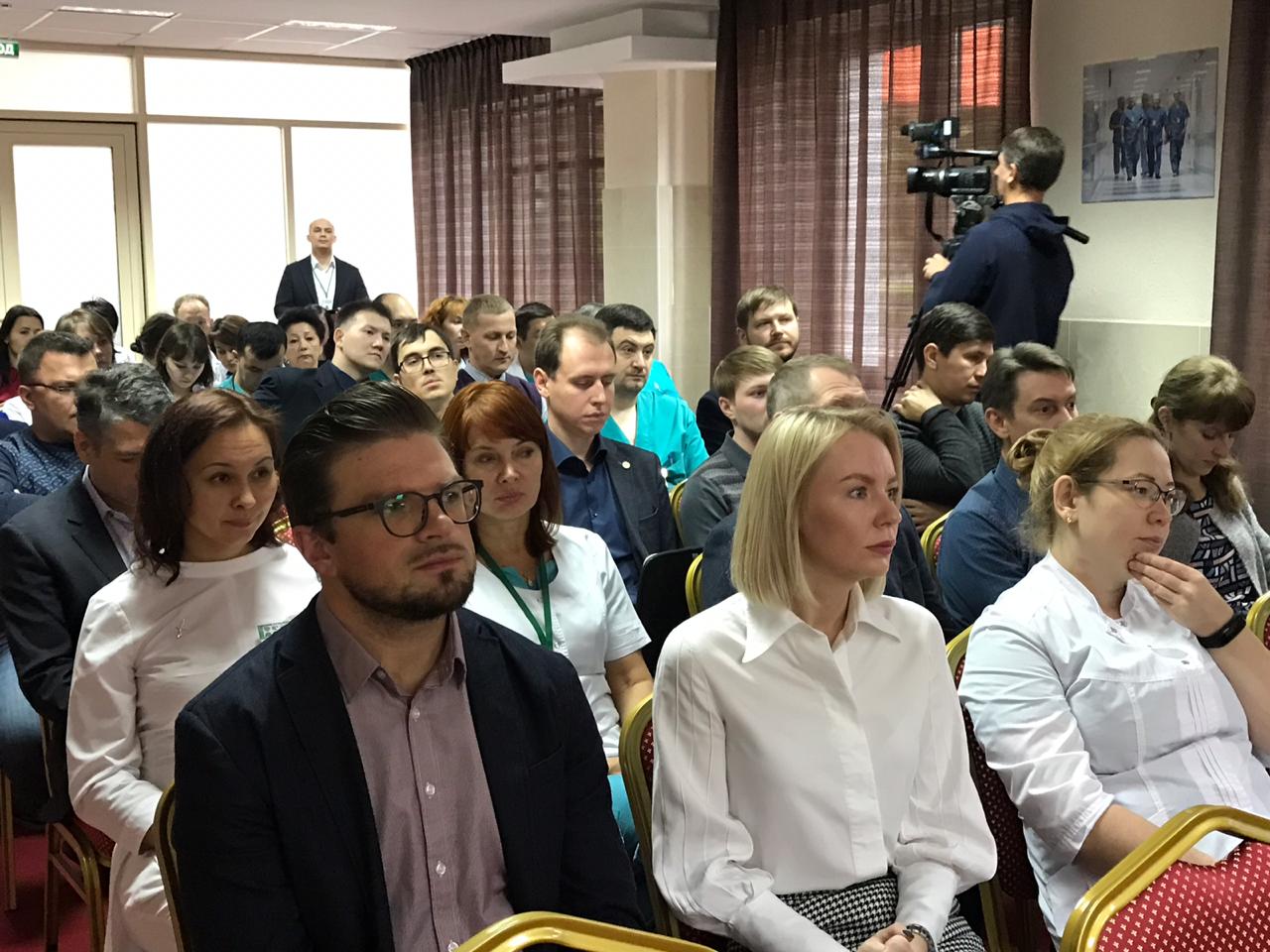 В БСМП известный в России кардиохирург провел операцию в прямом эфире