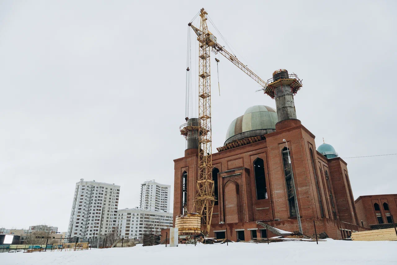 Фото: в соборной мечети «Джамиг» смонтировали центральный купол 