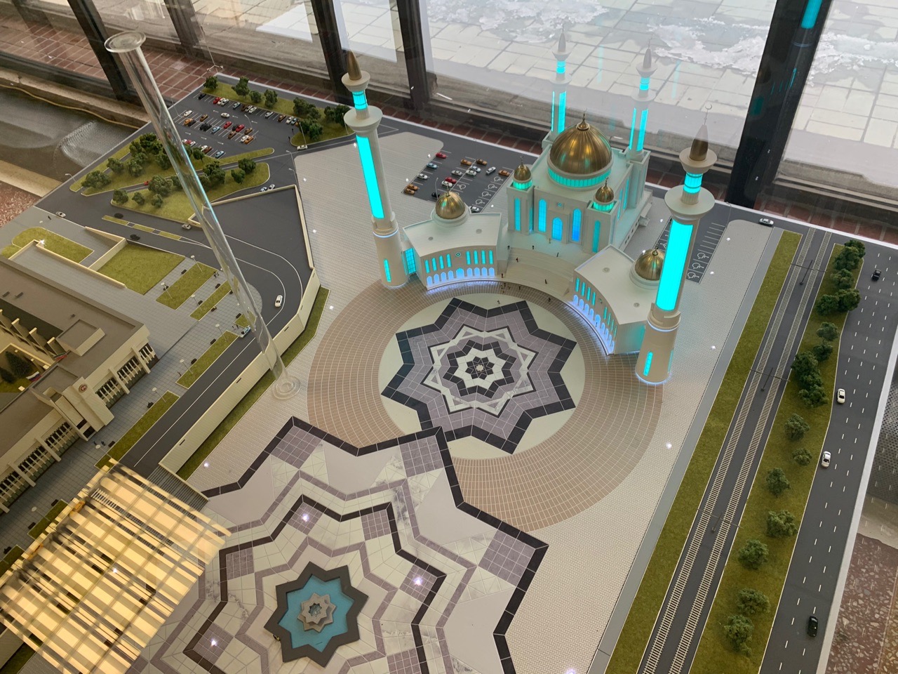 Исполком показал макет главного городского долгостроя – мечети «Джамиг»
