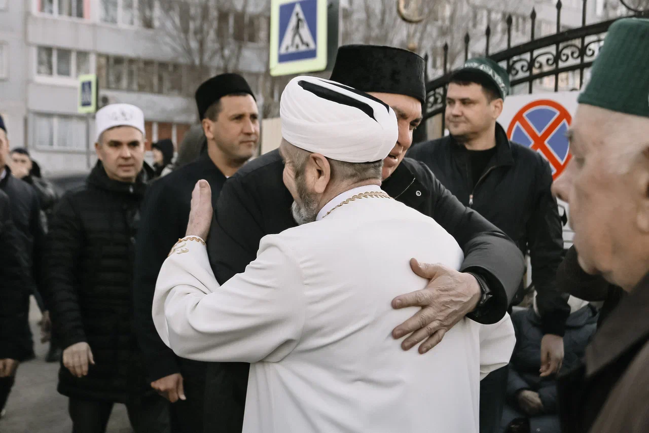 Фото: в мечетях города прошли гает-намазы в честь окончания месяца Рамадан