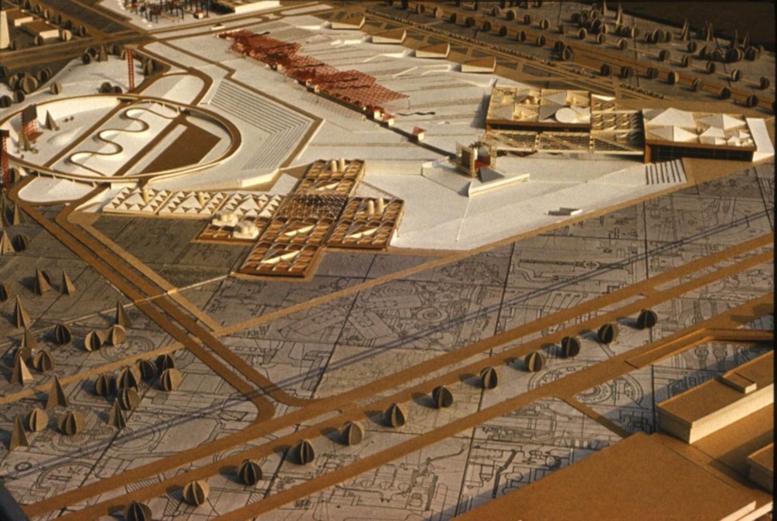 В Челнах на месте «Ленты» могли построить музейно-информационный комплекс «КАМАЗа» В Челнах на месте «Ленты» могли построить музейно-информационный комплекс «КАМАЗа»