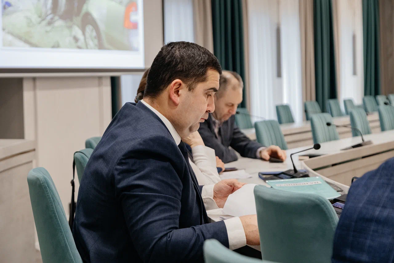 «Указанных маршрутов нет в официальном реестре, но это не помешало наделить правом перевозить пассажиров»