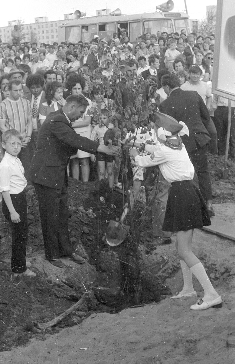 Как и где в Челнах парад Победы проходил 50 лет назад (фото)