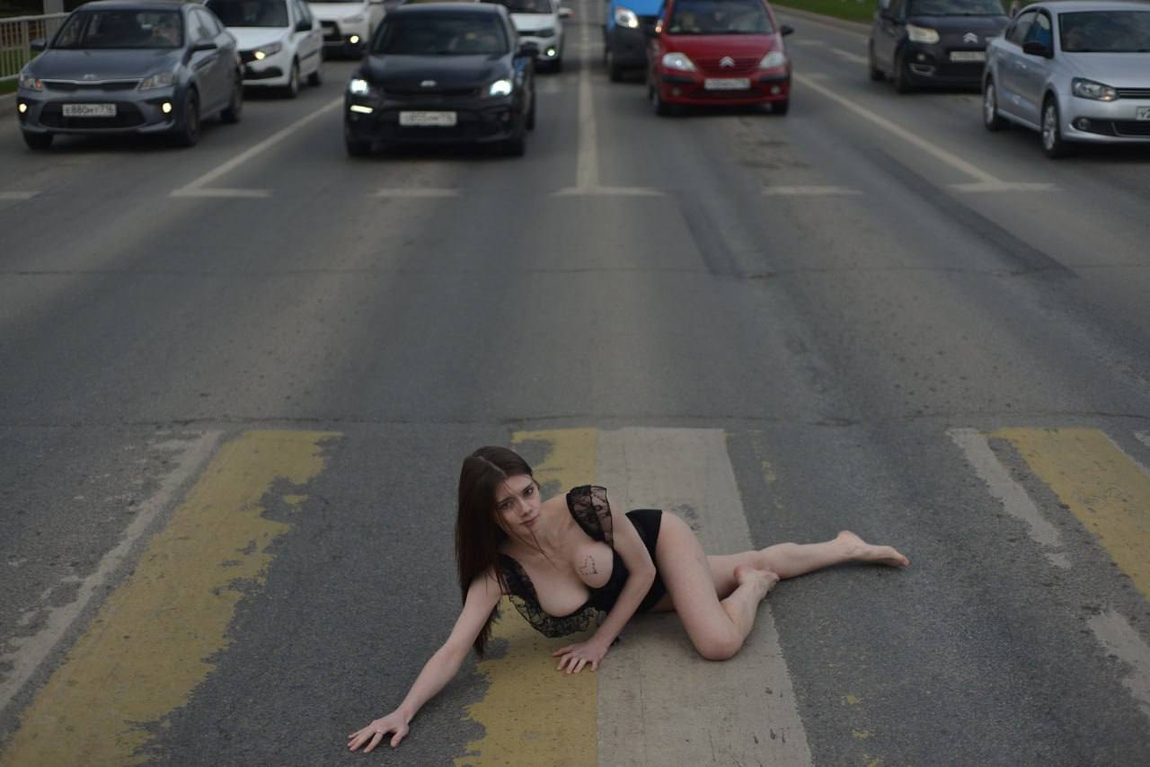 Дочь Венечки устроила откровенную фотосессию на проспекте - реакция (фото) 