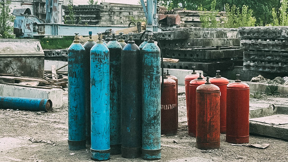 «Замелекесье» строило дома из ЗЯБовского материала, но не платило. Его получали бесплатно, загоняя завод в долги»