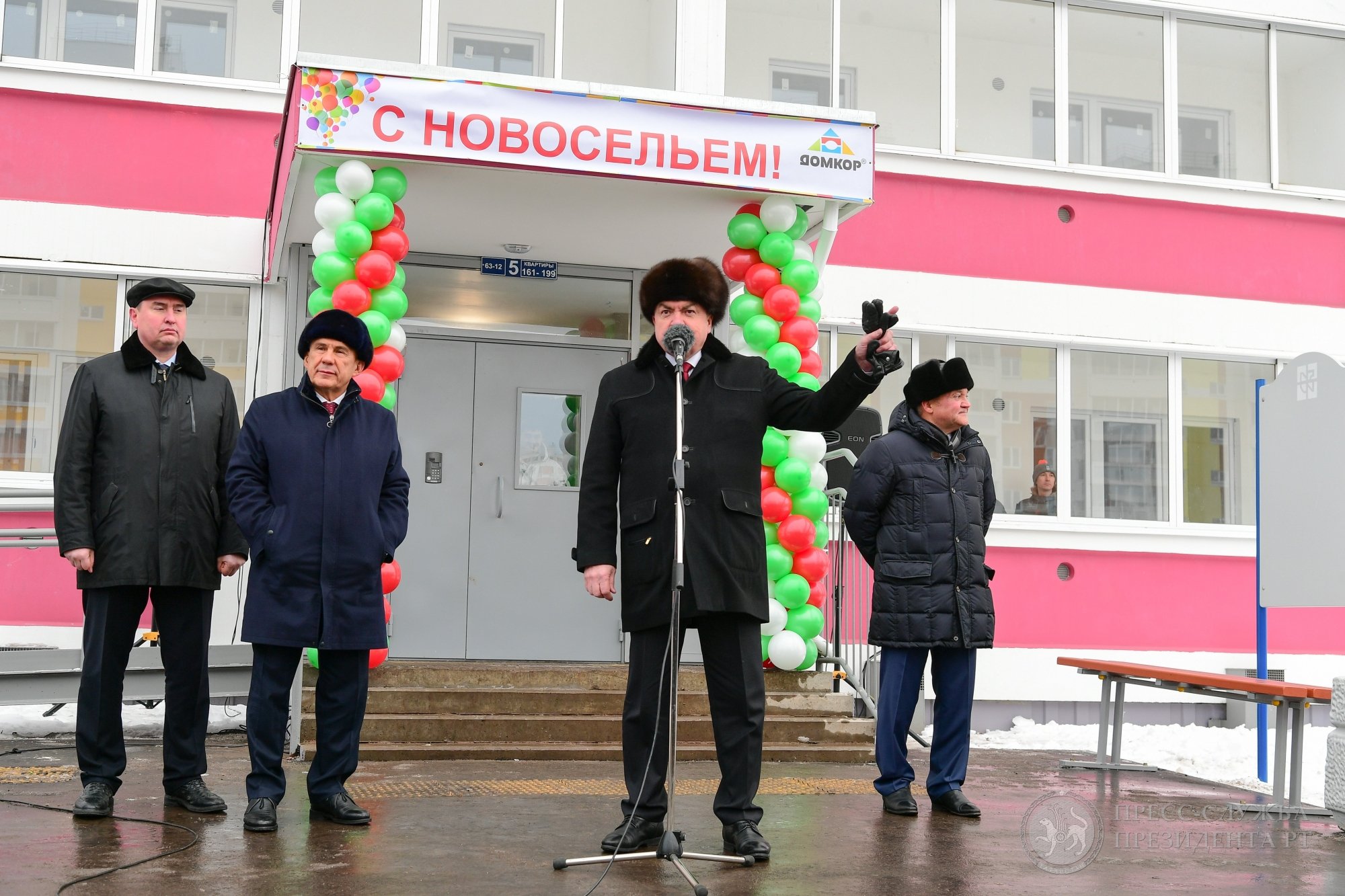 Рустам Минниханов принял участие в заселении ипотечного дома 63/12