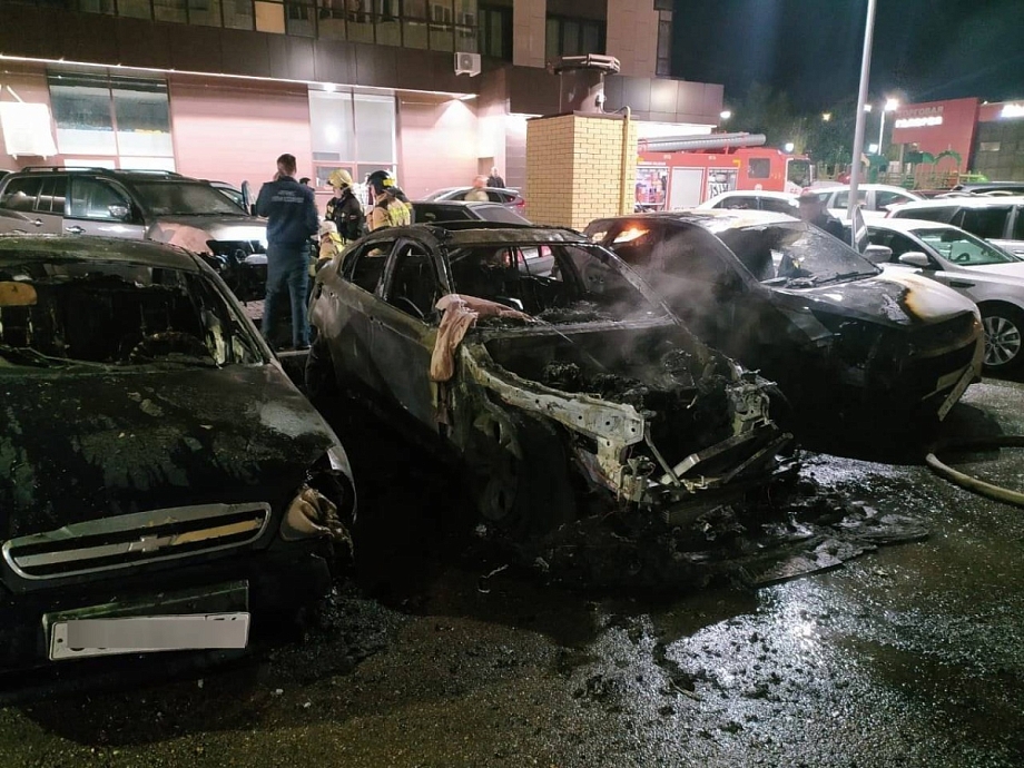 В Челнах начался суд над мужчиной, который «по заказу» сжег несколько машин 