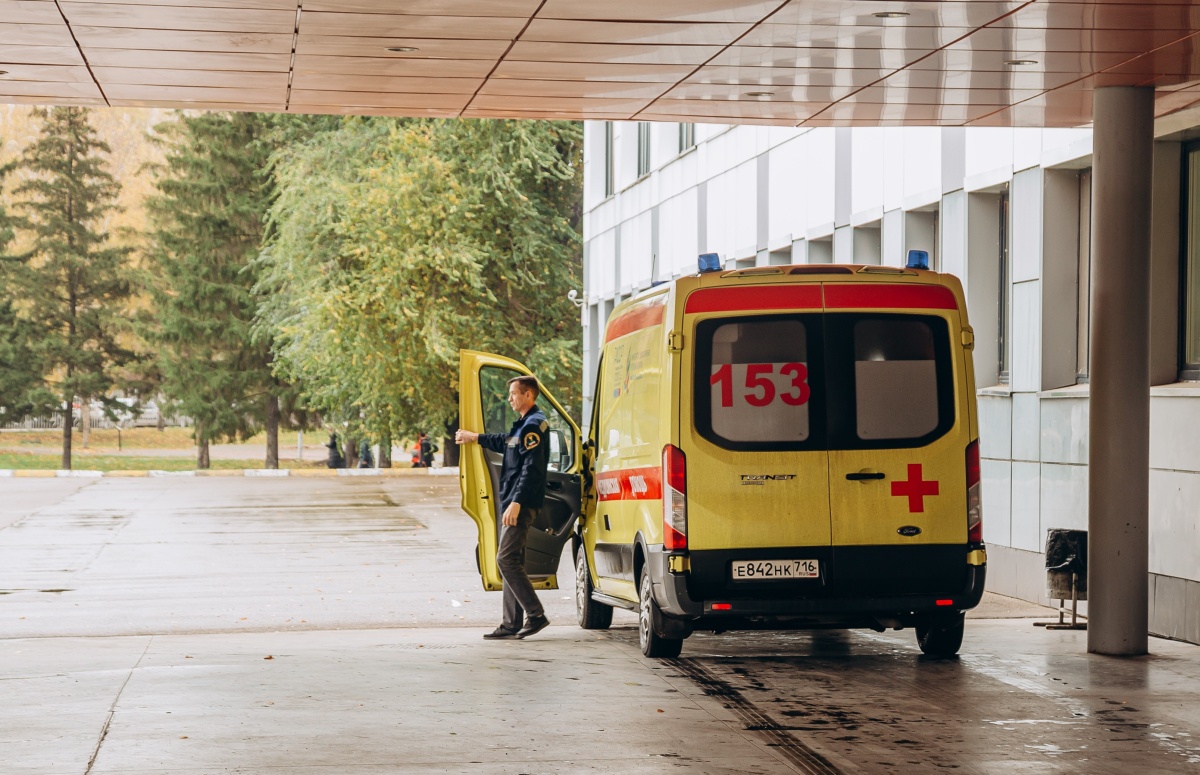 В Челнах пьяный мужчина напал на фельдшера «скорой», приехавшей на вызов  16.06.2023