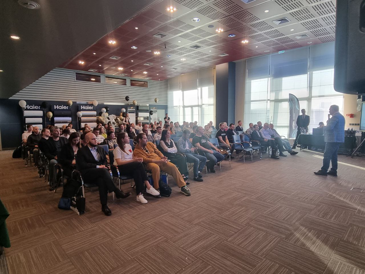 Офис, шоурум или коворкинг? В Альметьевске открылся Haier House! Офис, шоурум или коворкинг? В Альметьевске открылся Haier House!