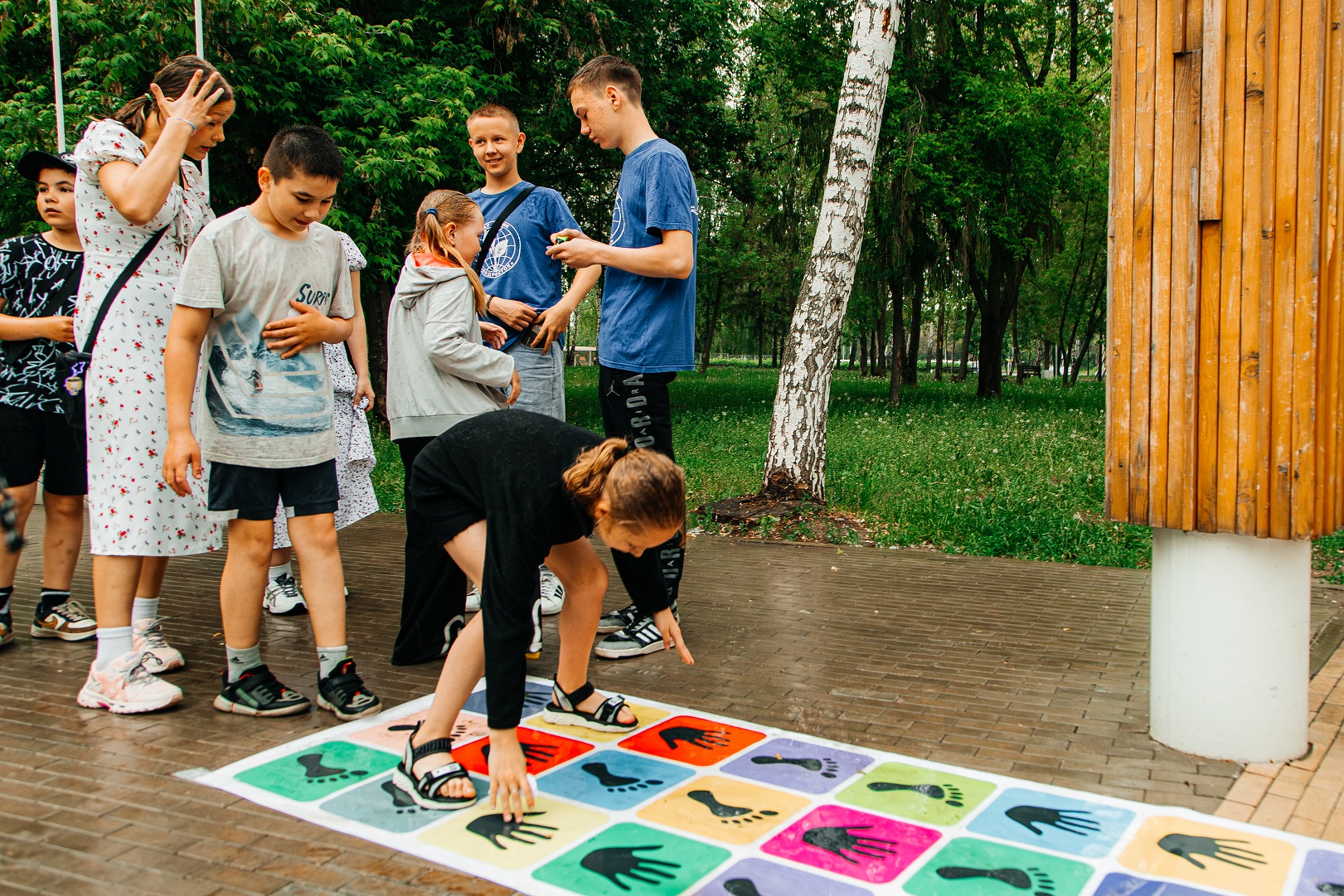Праздник длиною в лето: в Челнах возрождают детскую игру в «резиночки»