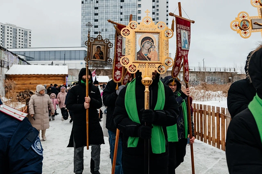 Фото: православные Челнов приняли участие в Крестном ходе