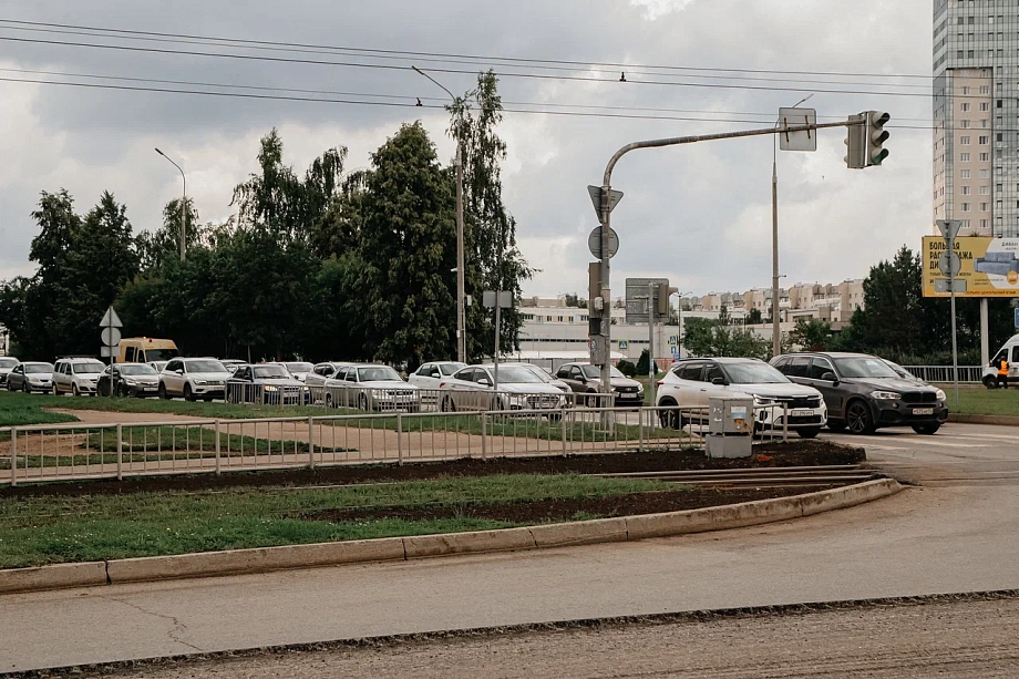 Фото: как ремонт дороги затруднил движение на главной транспортной артерии Челнов
