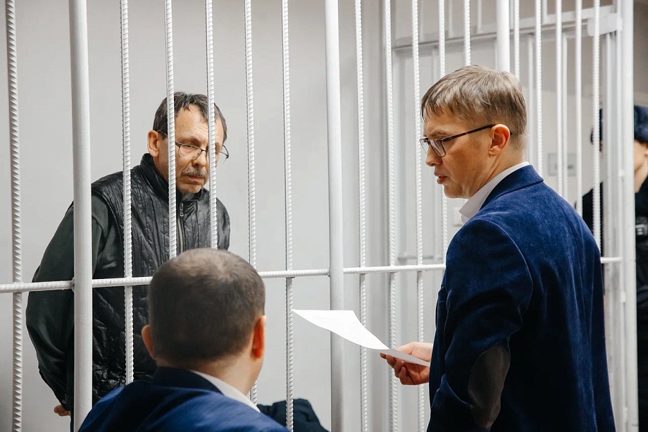 Фото: бывшего директора филиала КФУ Анатолия Макарова доставили в суд
