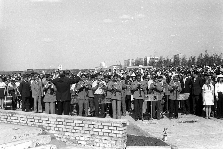 Как и где в Челнах парад Победы проходил 50 лет назад (фото)