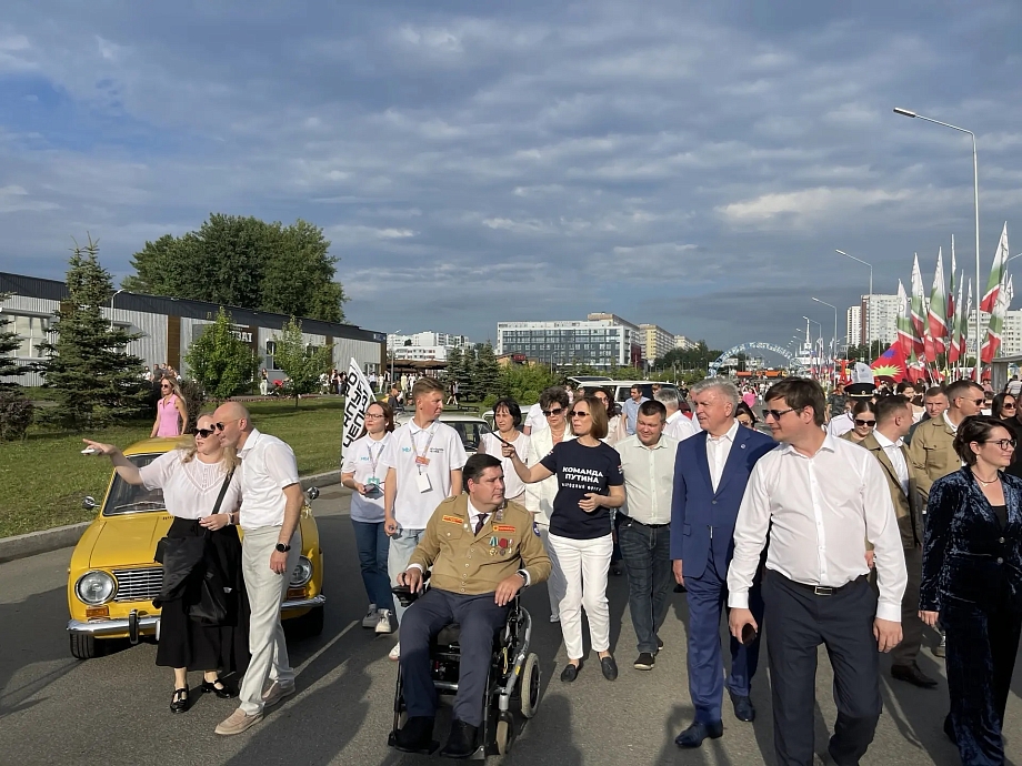 День молодежи в Челнах: парни в розовом, гендер-пати от Мии Бойки и «особый дух»