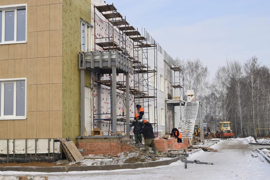 Марат Айзатуллин оценил строительство детского сада в Новотроицком (фото) 