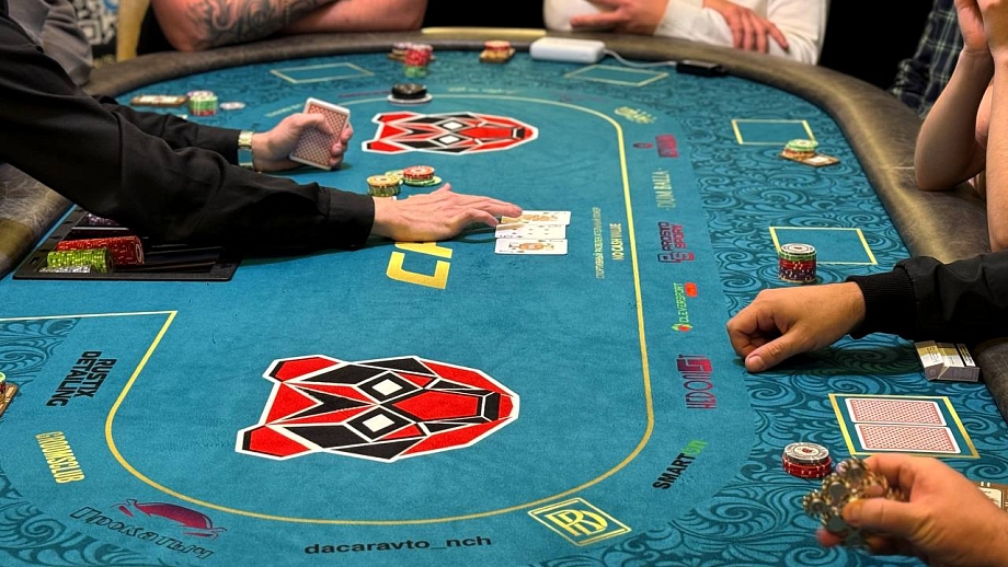 Интеллект, стратегия или удача: покер популярен во всем мире, и Челны не исключение