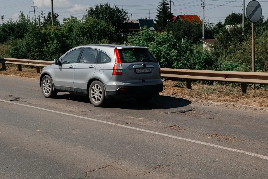 В каком состоянии находится одна из главных дорог в пригороде Челнов (фото)