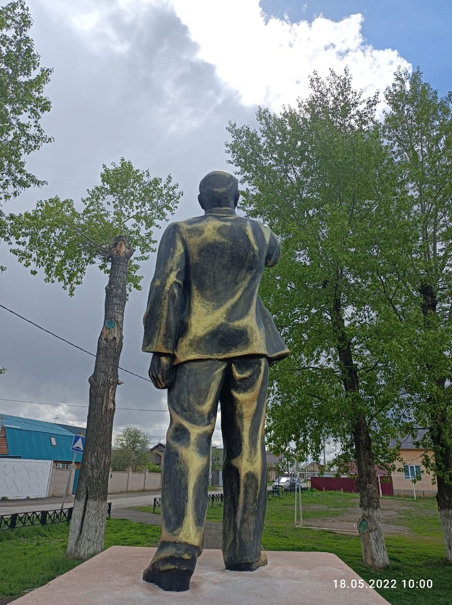 Коммунисты через Казань пытаются спасти от разрушения памятник Ленину в Челнах