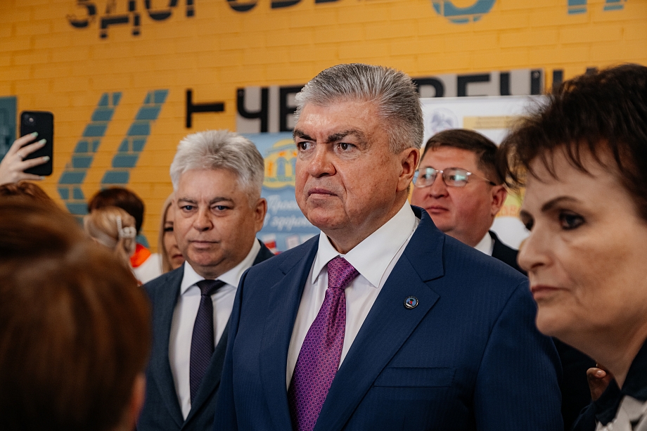 «Куда смотрит мэр? Туда и смотрит, как раз вместе с вами наблюдает, как без стыда и совести все это происходит» «Куда смотрит мэр? Туда и смотрит, как раз вместе с вами наблюдает, как без стыда и совести все это происходит»