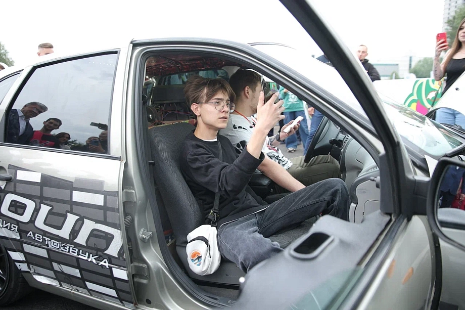 Фото: на Дне молодежи в Челнах показали ретро и тюнинговые автомобили