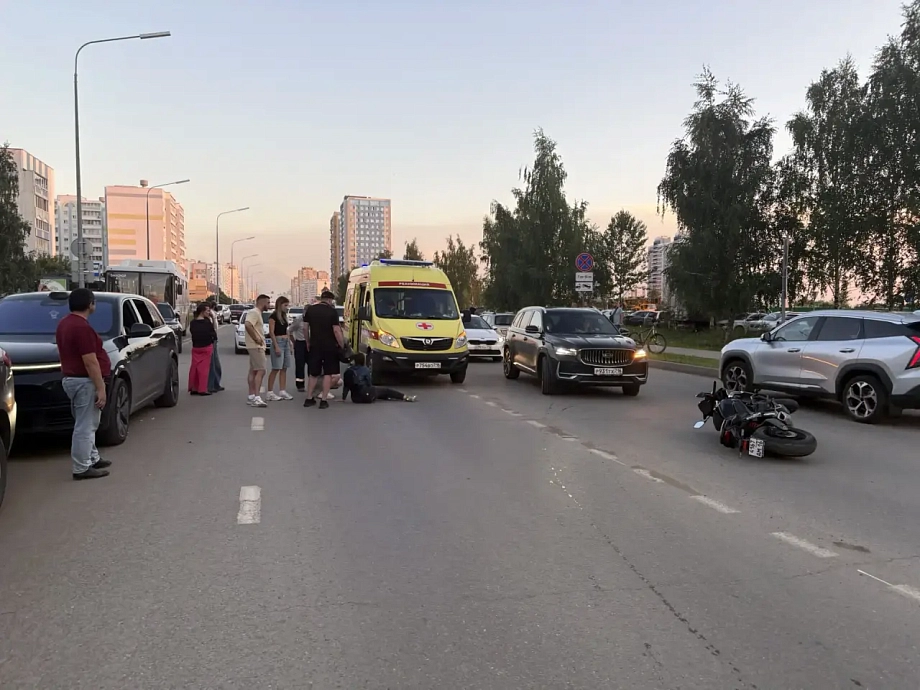 Байкерша в Челнах сбила женщину, которая переходила дорогу в неположенном месте