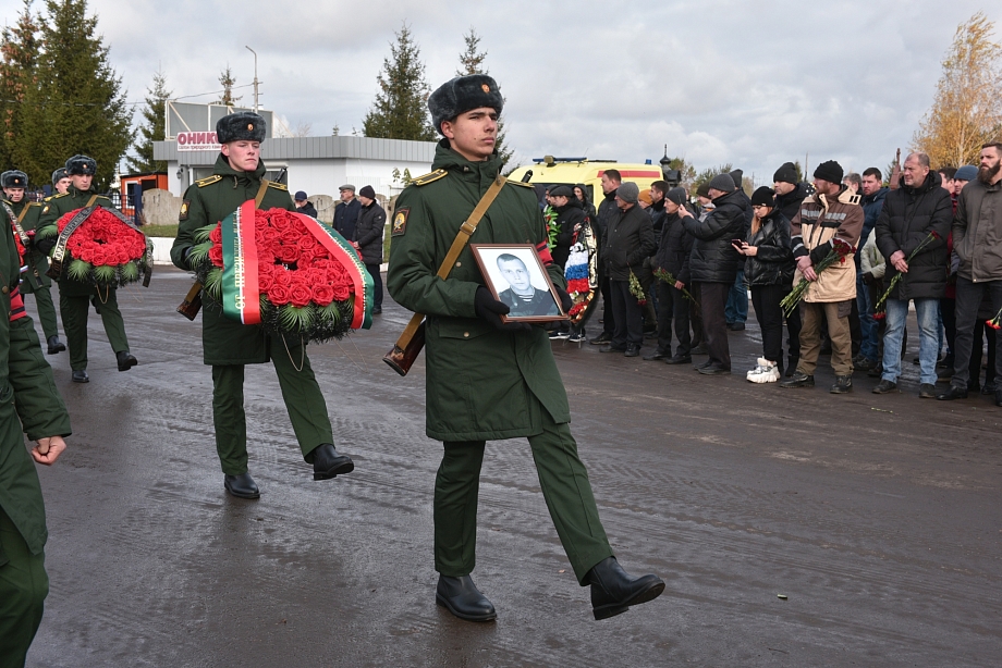 В Челнах простились с сапером, погибшим в спецоперации на Украине