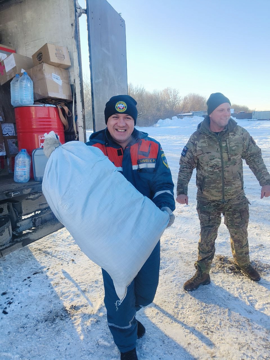 «Дома без крыш…» – пожарный из Челнов повез в отпуск гумпомощь «Дома без крыш…» – пожарный из Челнов повез в отпуск гумпомощь