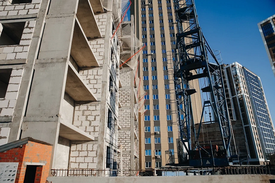 Фарид Салахов приехал к жителям ЖК «Маяк», где разгорелся скандал (фото)