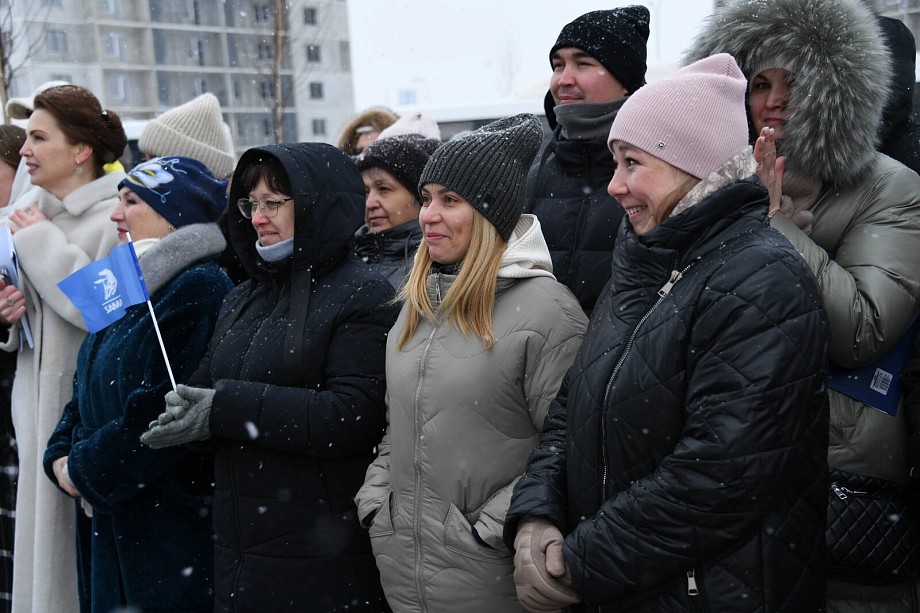 Минниханов принял участие в заселении арендных домов для сотрудников «КАМАЗа»